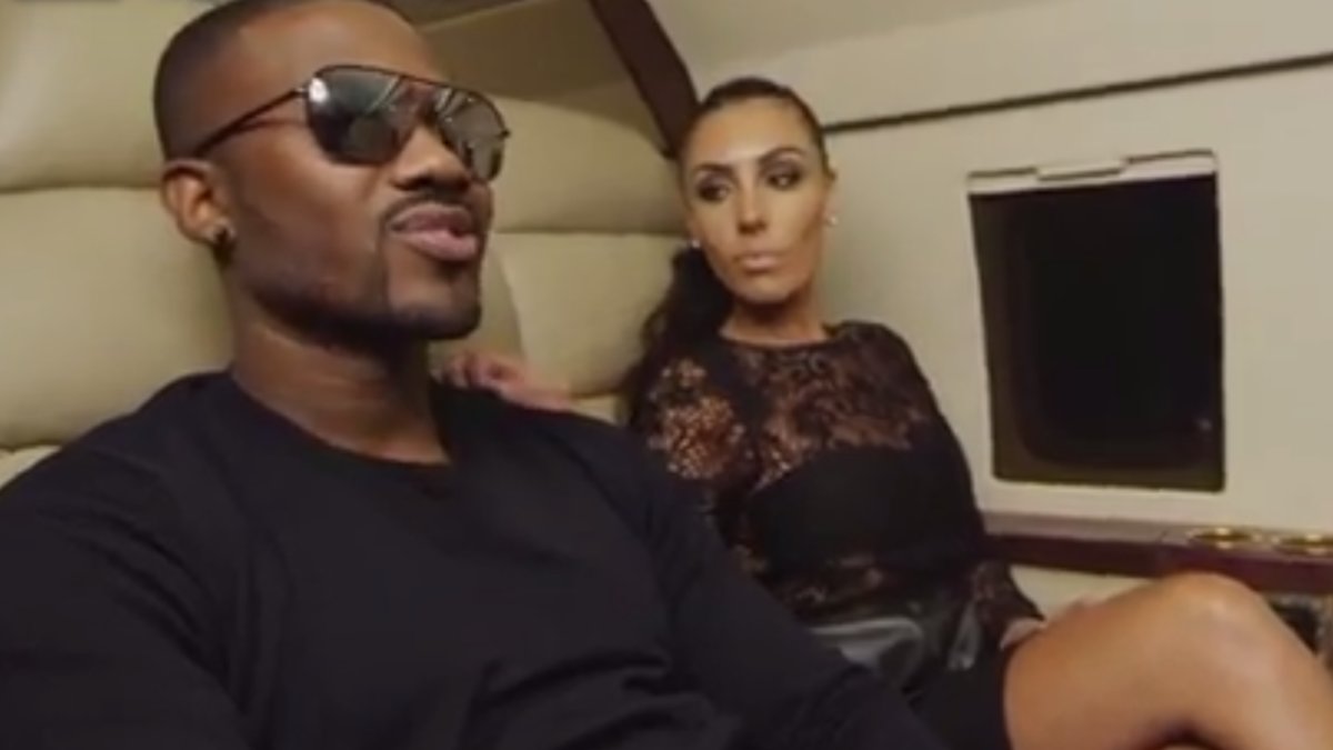 Ray J med Kim Kardashian look alike i musikvideon till "I hit that first".